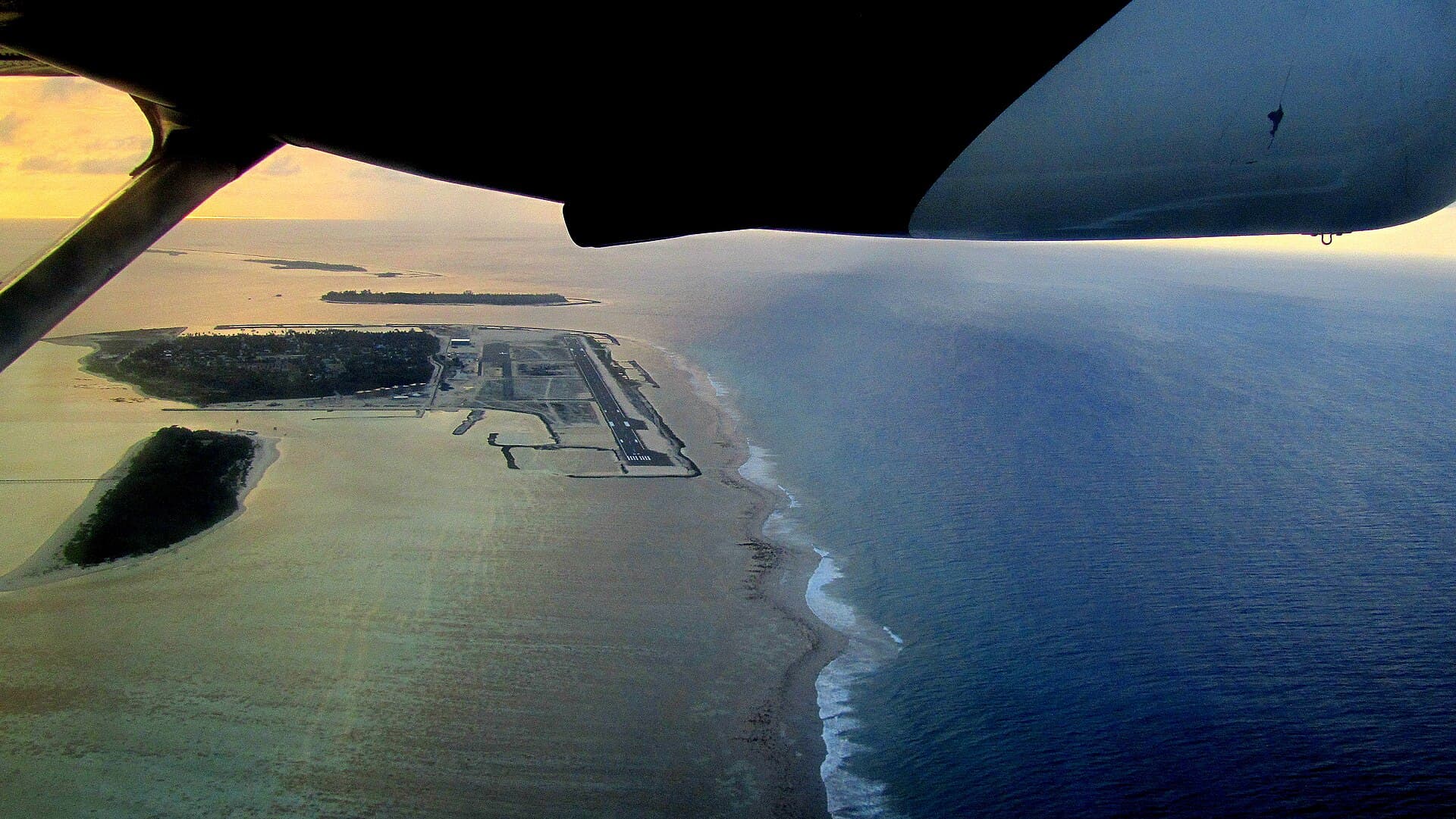 Villa Airport, Maamigili Island (5768569981)